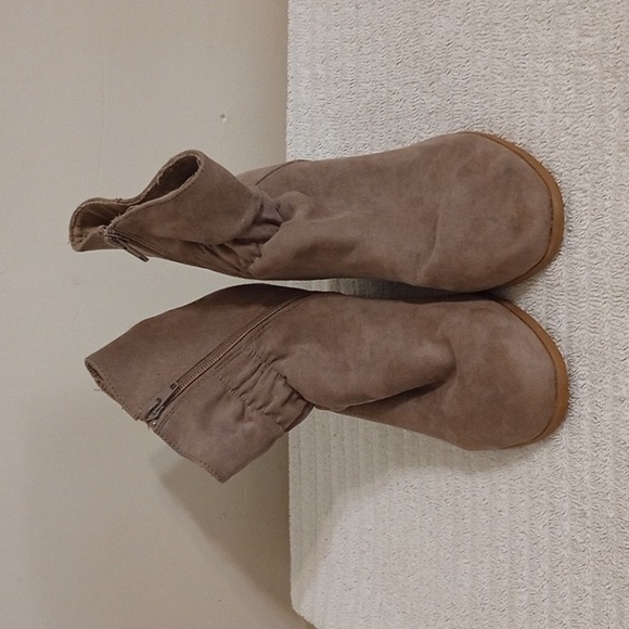Mojo Moxy Tan Ankle Booties with Wedge Heel - Picture 1 of 8